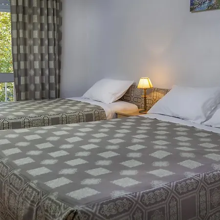 ゲストハウス Pereira Cecilia *