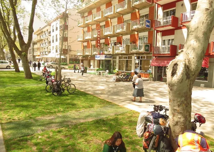 Pereira Cecilia Πανσιόν *