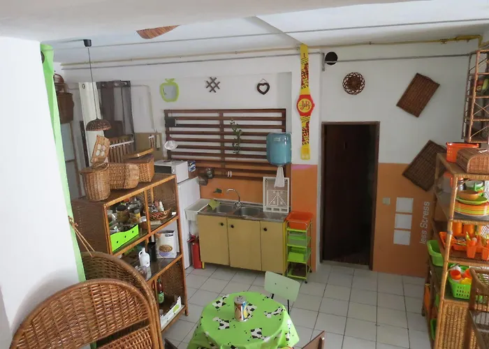 Pereira Cecilia Πανσιόν *